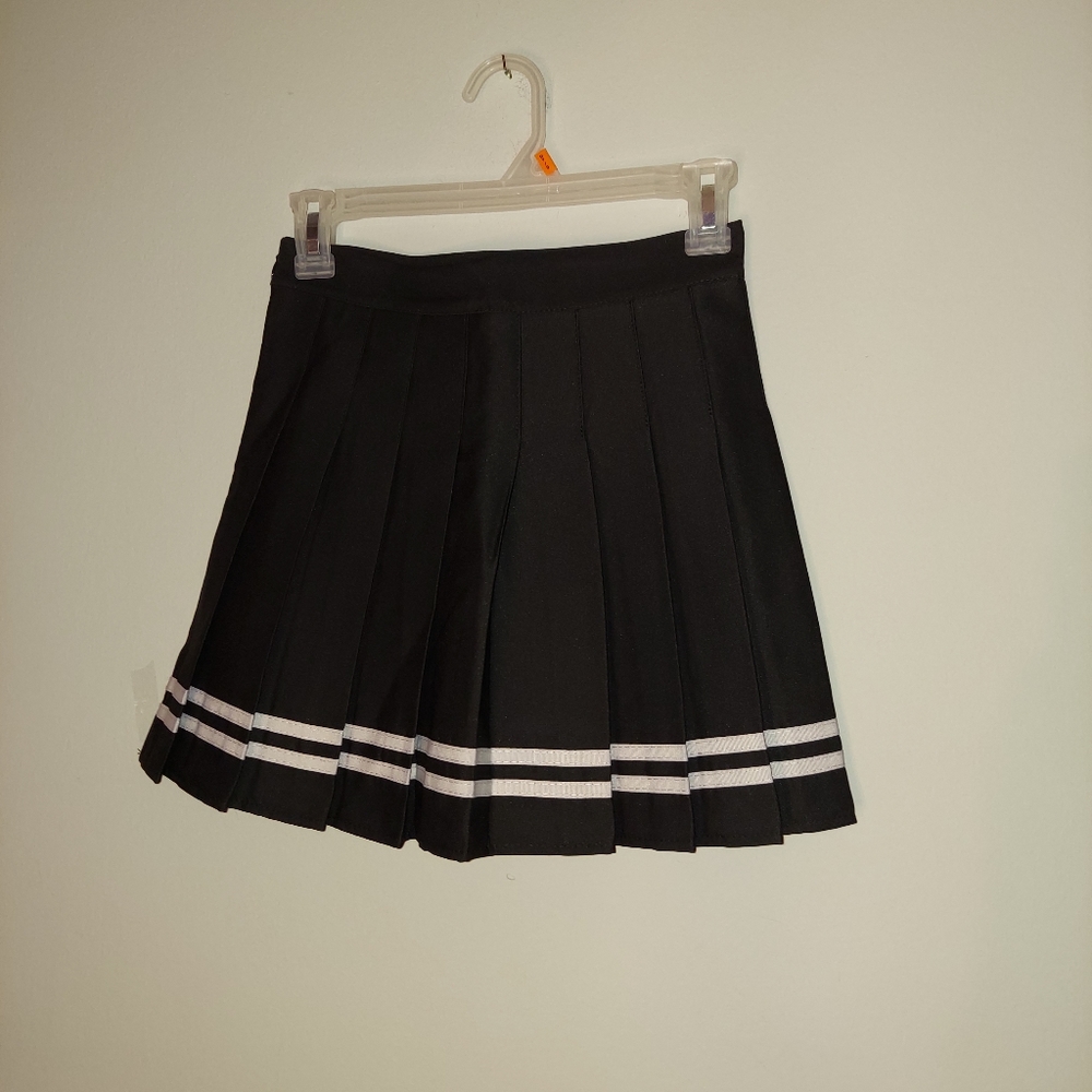 Cute Pleated Skirt -New - Picture 2 of 6
